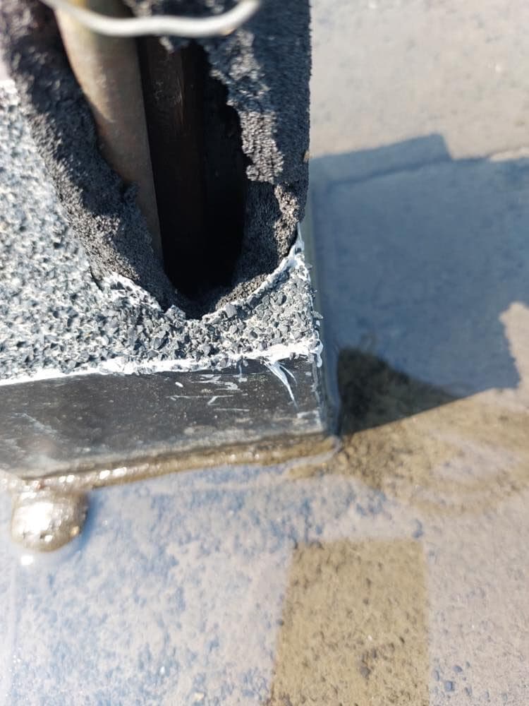 Open seam at a curb transition on a commercial flat roof
